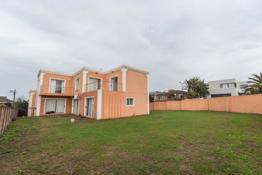 6 Bedroom Property for Sale in Bluewater Bay Eastern Cape